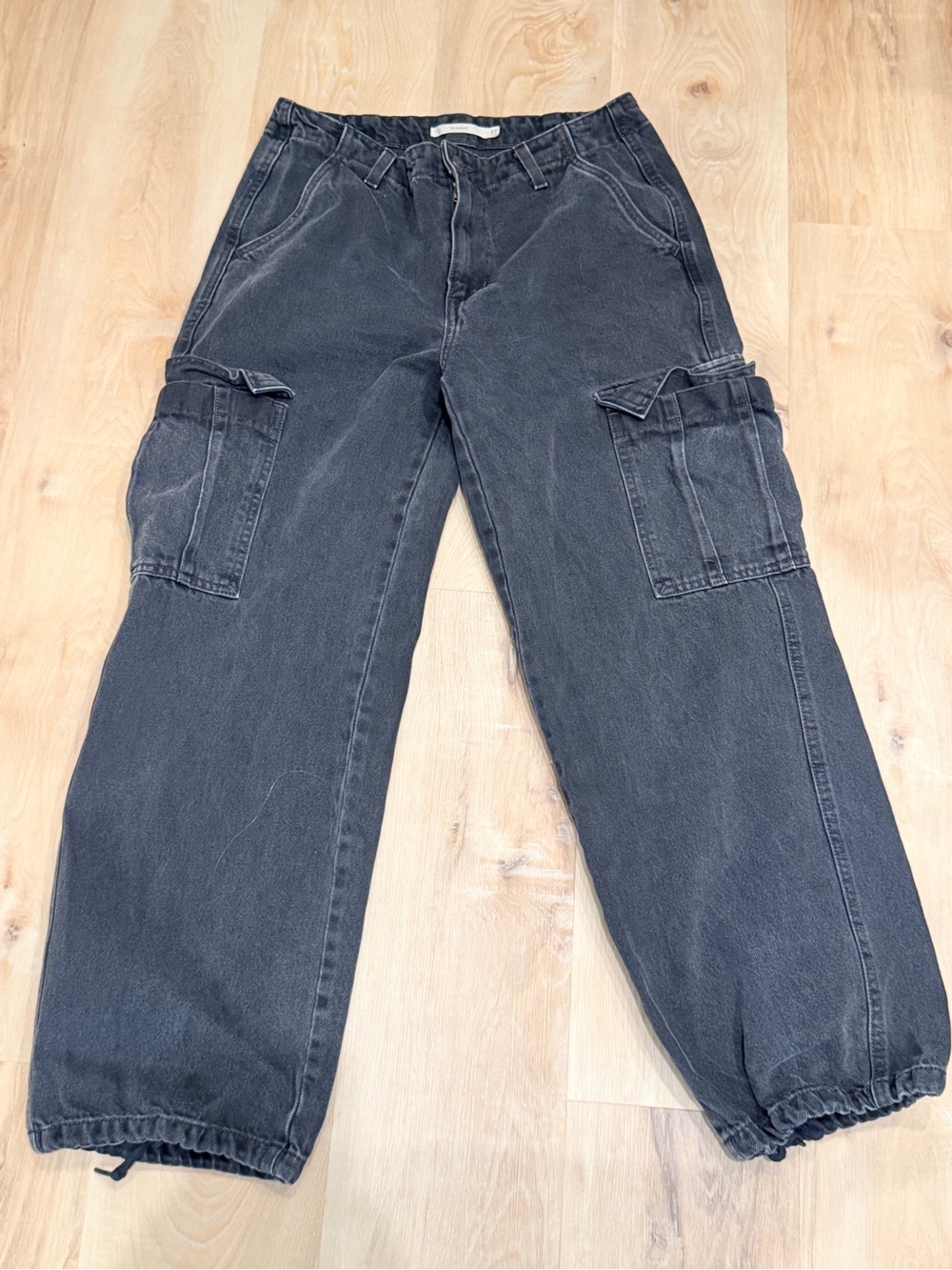 Levi’s Black Cargo Pants with Elastic Hem - 27x30